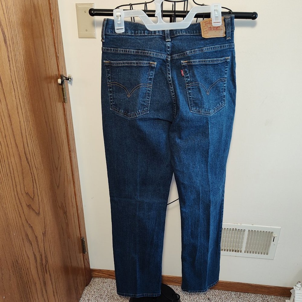 Levi's 505 medium wash, low rise, straight leg jeans, excellent cond., size 10M - Picture 2 of 3